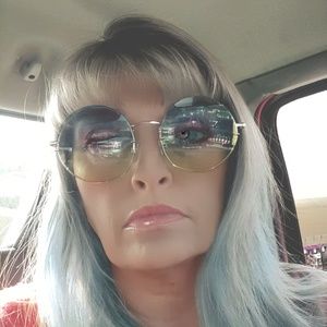 Meet your Posher, Edna